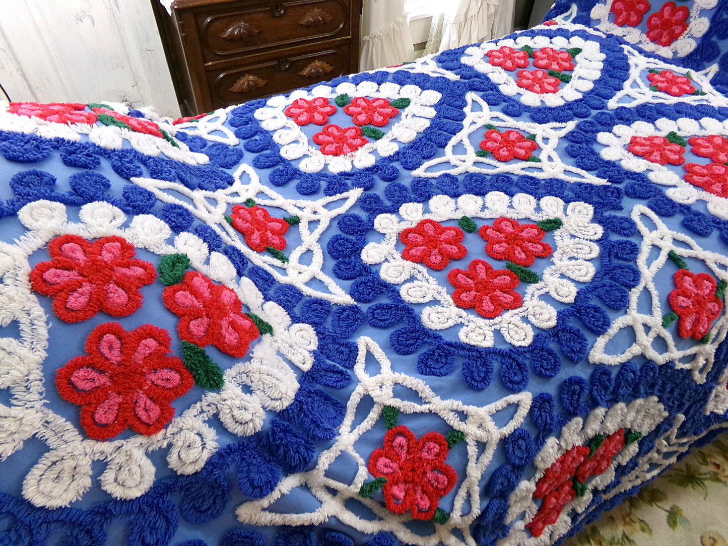 American Spirit Vintage Chenille Bedspread with Brilliant Red Roses in Blue & White Hearts, Full Size Bedding