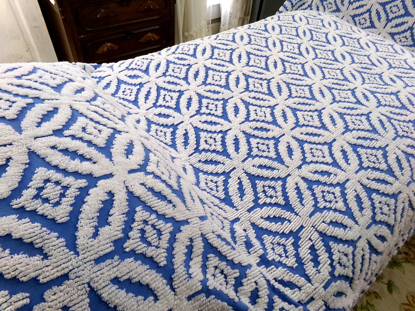 coastal cottage blue vintage chenille bedspread, cobalt & white geometric pattern, 100% cotton twin size summer coverlet with fringe