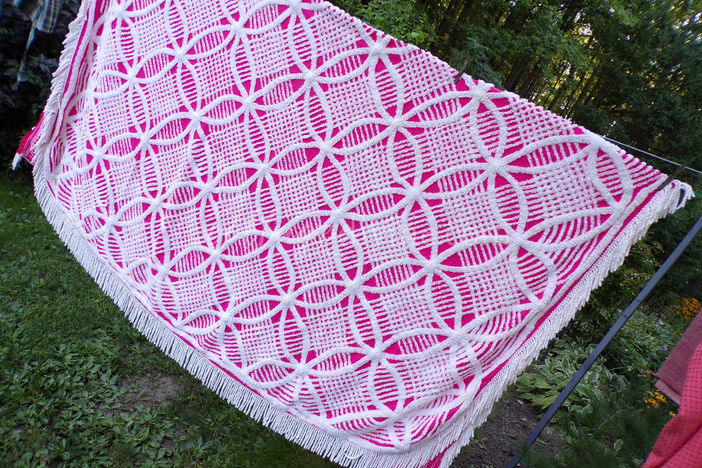 feisty fairy pink fluffy vintage chenille bedspread with white wedding rings & accent fringe, soft cotton full size bedding