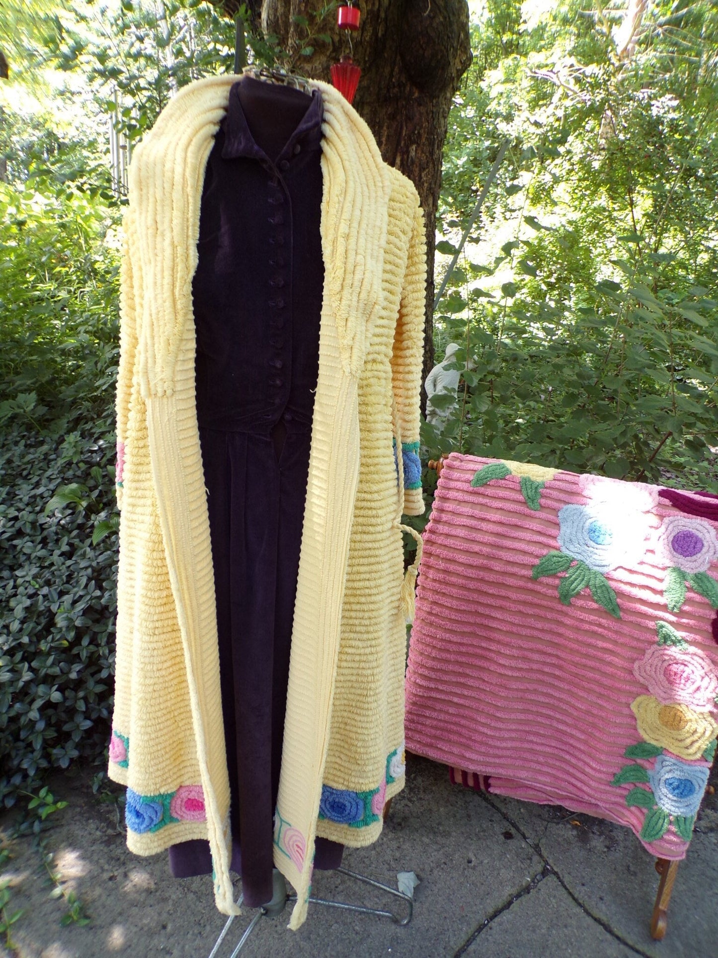 Vintage Ladies Robe, Plush Lollipop Roses on Cheerful Yellow, Retro Chenille Bedspread Bathrobe, Very Small
