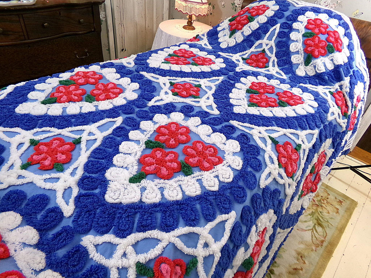 American Spirit Vintage Chenille Bedspread with Brilliant Red Roses in Blue & White Hearts, Full Size Bedding