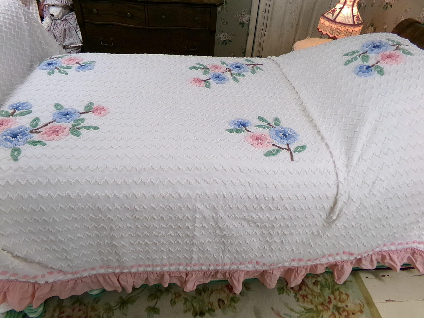 summer vintage chenille bedspread, lightweight white cotton seersucker with flowers & pink ruffle trim, twin size coverlet