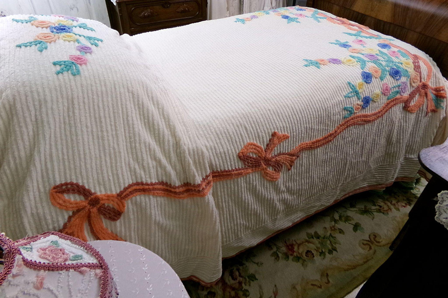 granny's cottage full size chenille bedspread, old-fashioned flower bouquets on cream, vintage style bedding