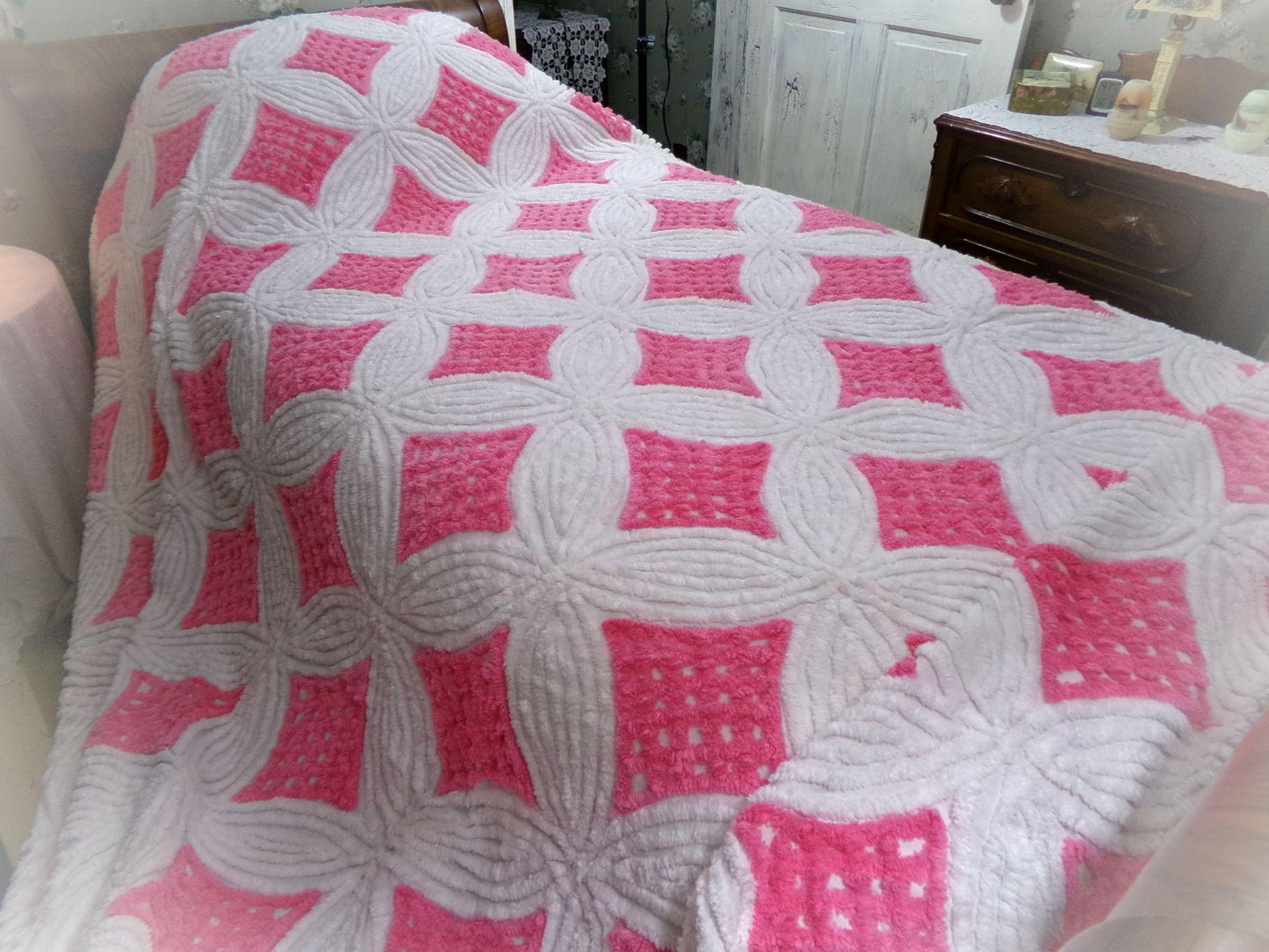 dreamy pink & white vintage chenille bedspread, waffle tufts in swirl flower petal design, pom pom trim, 100% plush cotton full size bedding