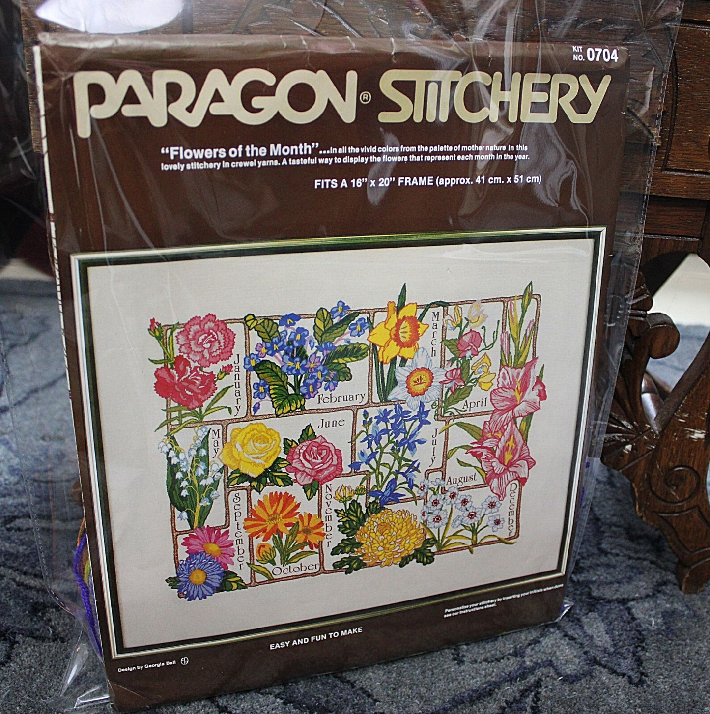 FLOWERS of the MONTH Vtg Crewel Embroidery Kit Floral Paragon Stitchery 0704