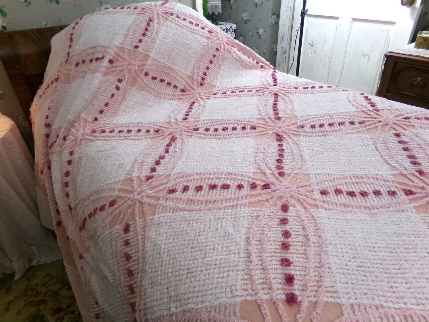 MCM Atomic Rosy Pink Vintage Chenille Bedspread, Classic Geometric Design, Twin Size