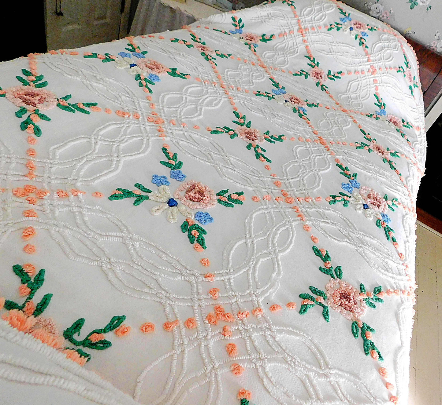shabby chic chenille bedspread, vintage wildflower daisy rose design, white cotton summer coverlet with peach pops, twin size bedding