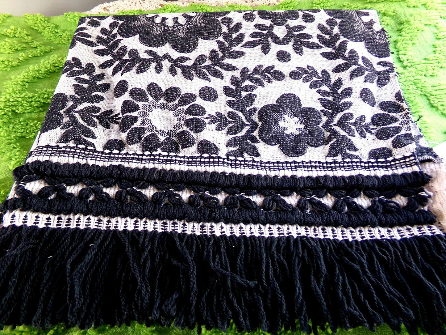 Flower Power MoD DaIsY Vintage Woven Fabric, REVERSIBLE Black & White Hippie Floral, 22" x 18" Piece