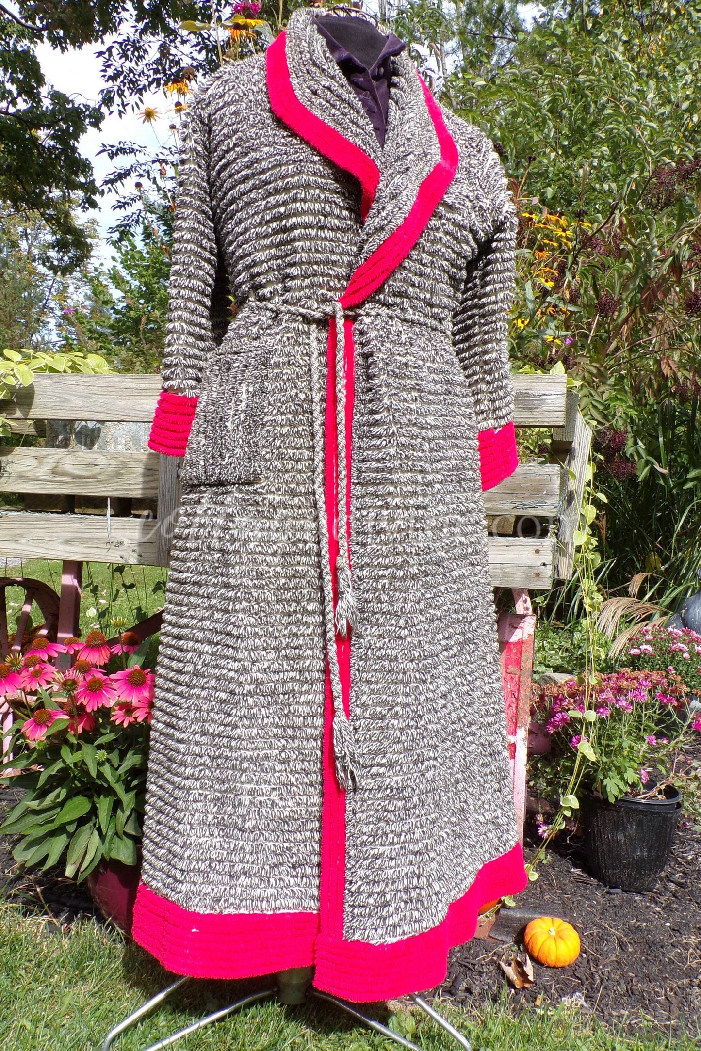 Red Peacock Vintage Women's Chenille Robe, 1940s Salt & Pepper Handmade Bathrobe, Size Small