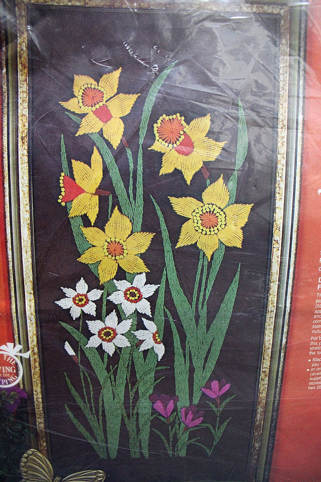 DAFFODILS CREWEL Embroidery Kit Vintage Paragon Stitchery 0219 Barbara Sparre