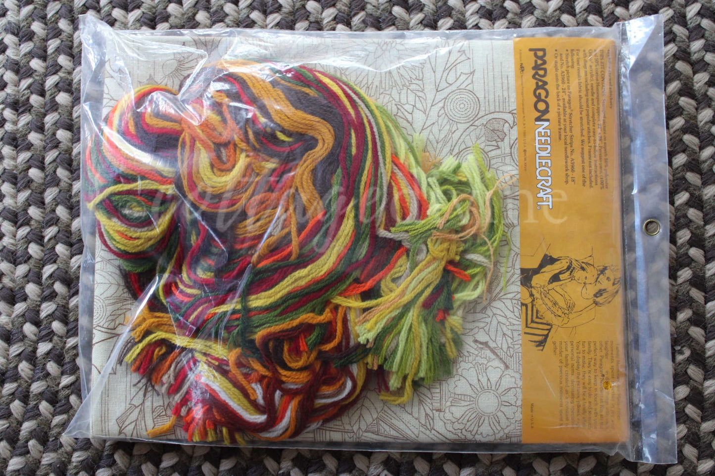 FALL ARRANGEMENT Autumn Floral Crewel Stitchery Kit, Vintage Paragon Needlecraft, Earthy Hippie Design, Georgia Ball, # 0810