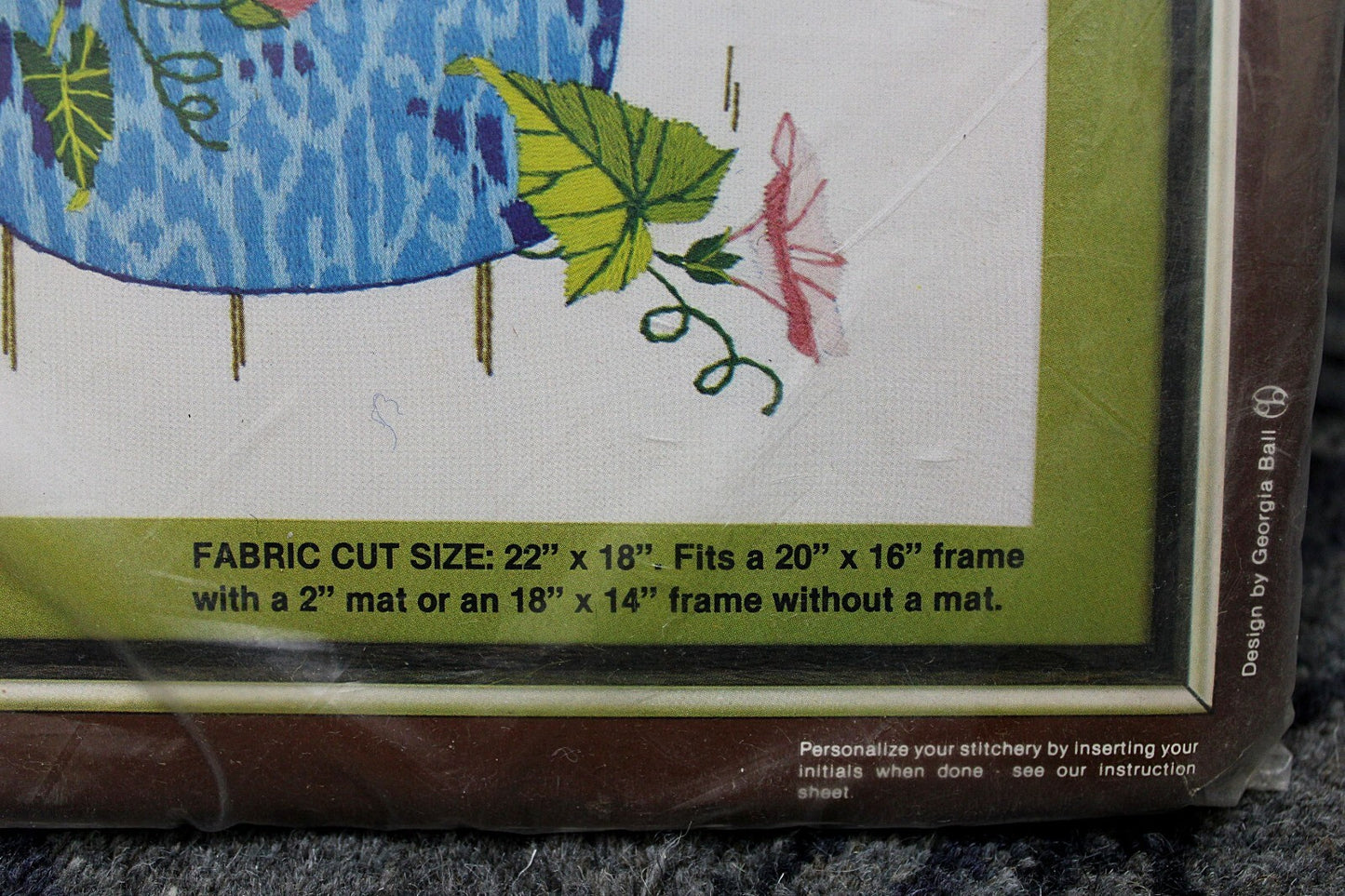 IN THE GARDEN Vtg Crewel Embroidery Kit Song Birds Floral Paragon Stitchery 0946