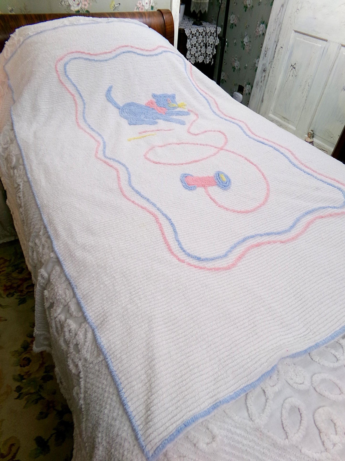 kitten vintage chenille coverlet, charming kitty cat chasing thread in pink, blue & white, cotton accent throw, 38"W x 56"L