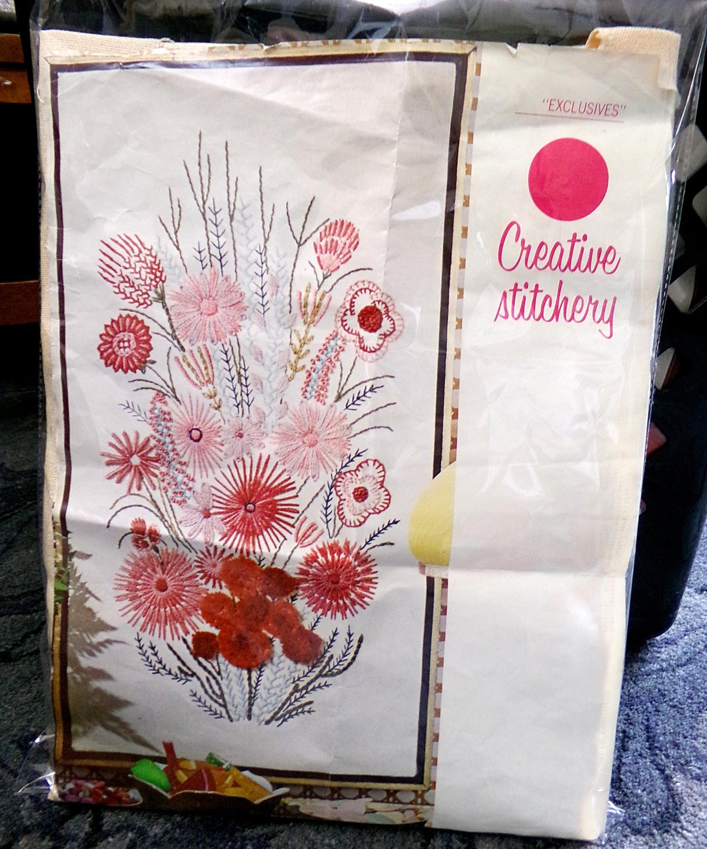 REGAL MUMS Crewel Stitchery Kit, Vintage Boho Style Wall Hanging, Rare Paragon Needlecraft Hippie Embroidery # 0219