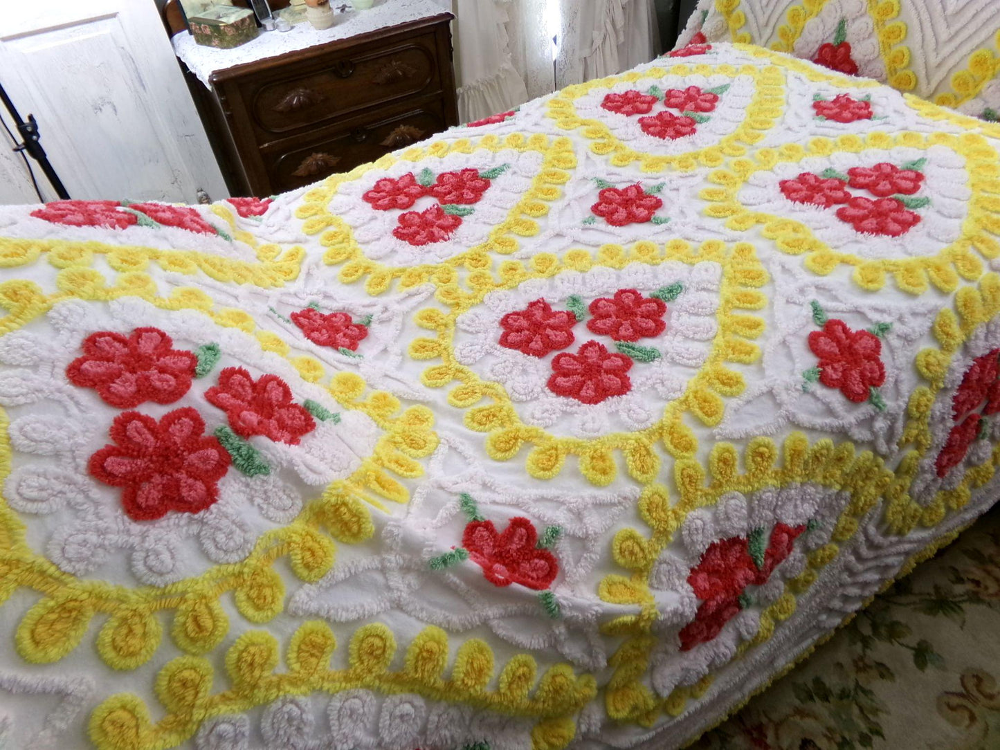 sweetheart vintage chenille bedspread with brilliant hearts, roses & curlicue swirls on white 100% cotton, MCM aesthetic, FULL size bedding