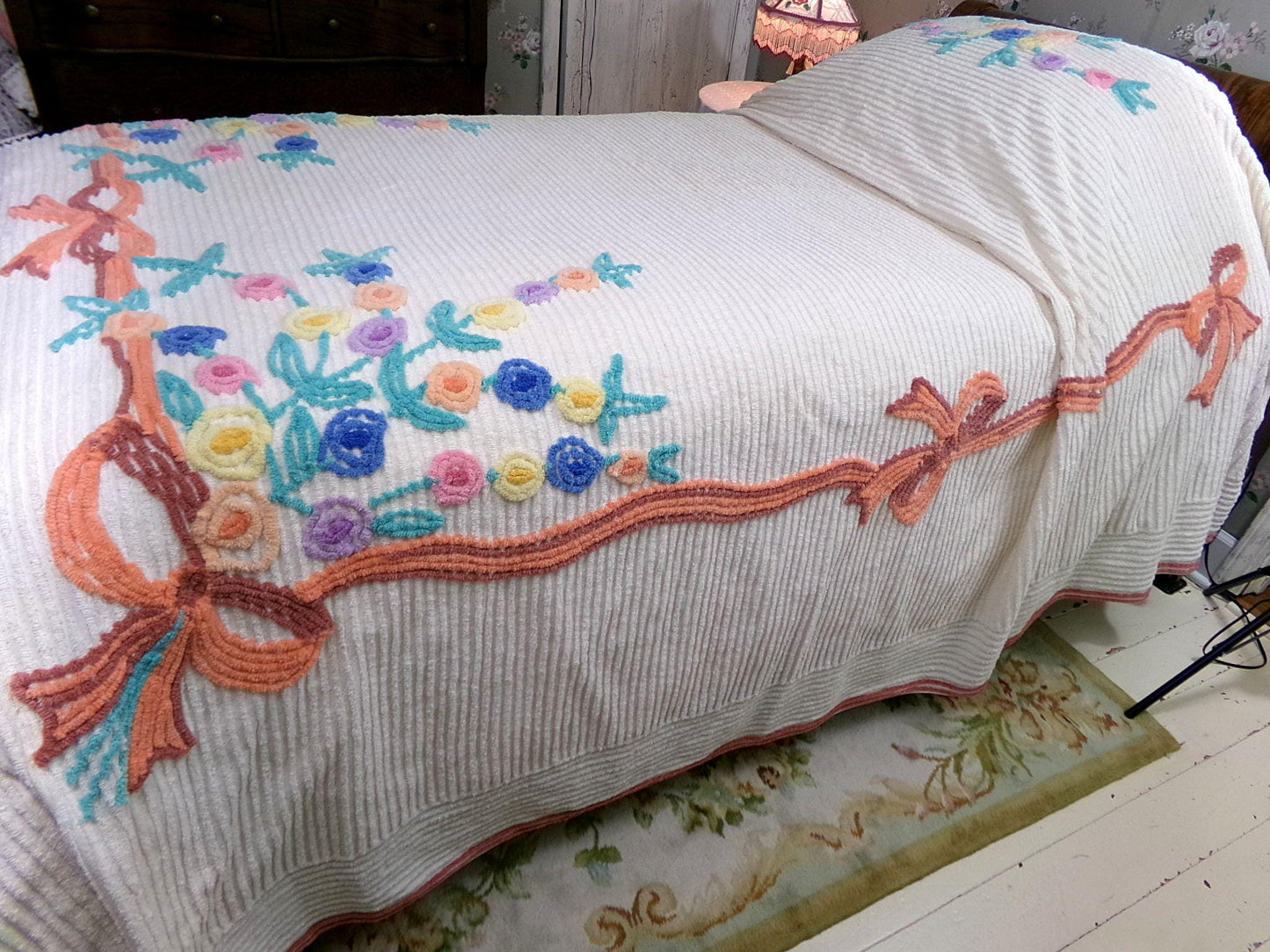 granny's cottage full size chenille bedspread, old-fashioned flower bouquets on cream, vintage style bedding