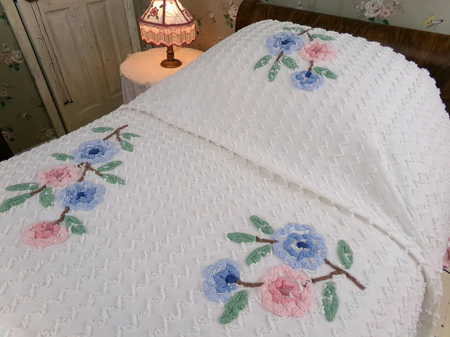 summer vintage chenille bedspread, lightweight white cotton seersucker with flowers & pink ruffle trim, twin size coverlet