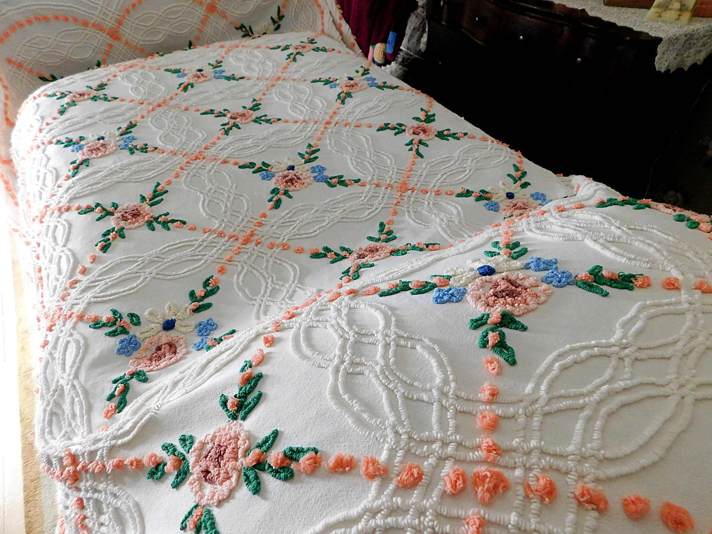 shabby chic chenille bedspread, vintage wildflower daisy rose design, white cotton summer coverlet with peach pops, twin size bedding