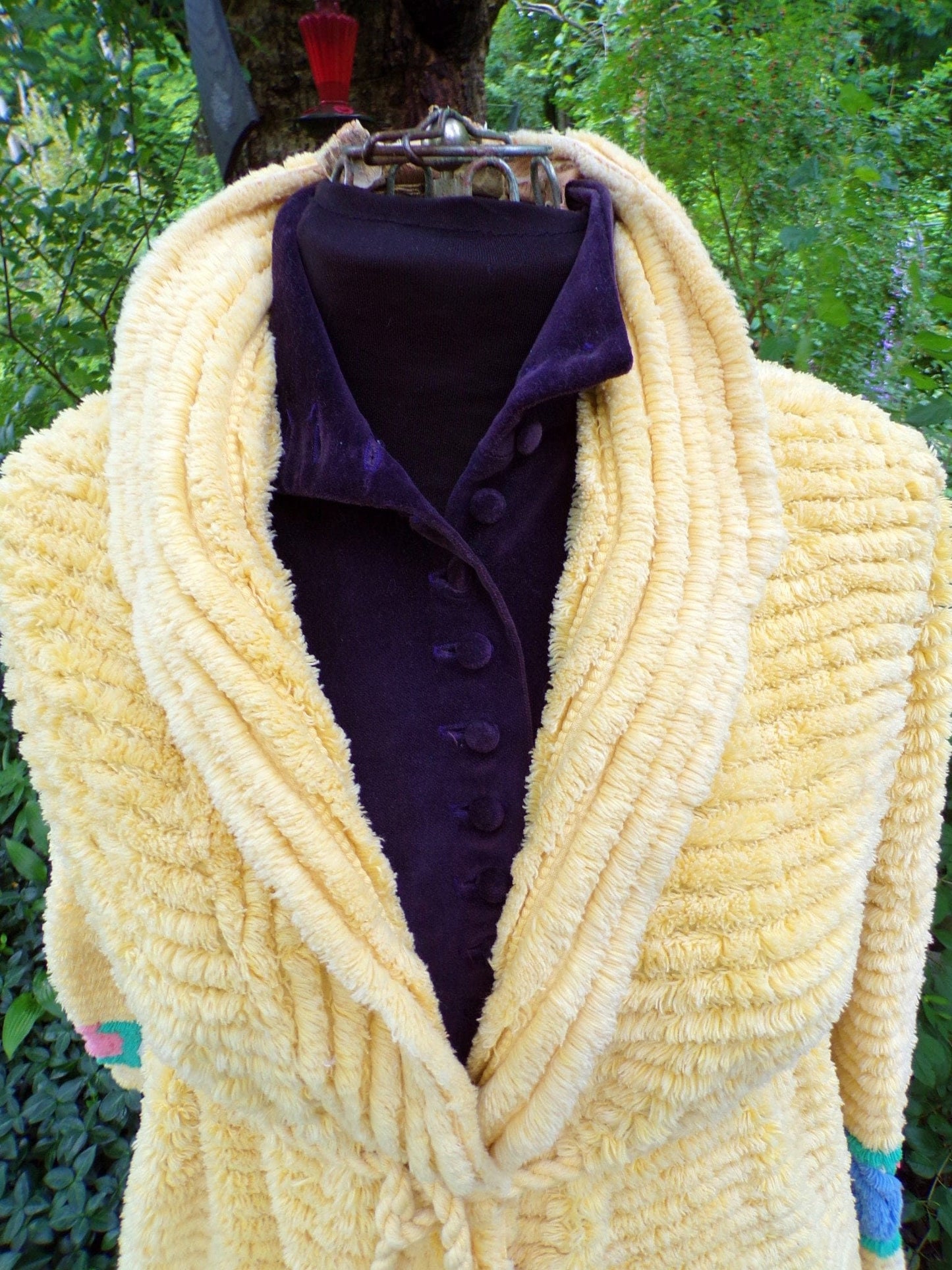 Vintage Ladies Robe, Plush Lollipop Roses on Cheerful Yellow, Retro Chenille Bedspread Bathrobe, Very Small