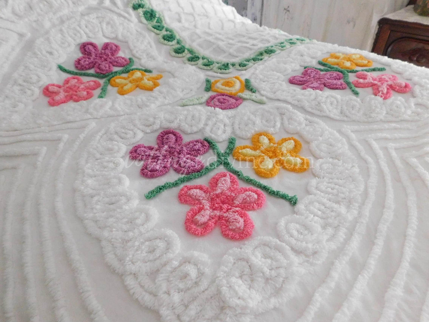 vintage chenille bedspread popping with a rainbow of hearts & flowers, full size summertime bedding