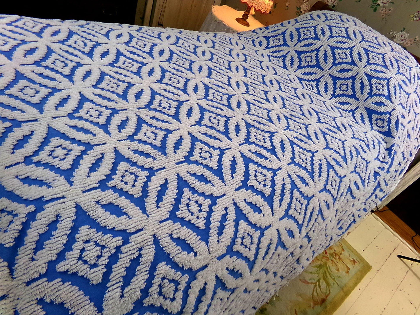 coastal cottage blue vintage chenille bedspread, cobalt & white geometric pattern, 100% cotton twin size summer coverlet with fringe