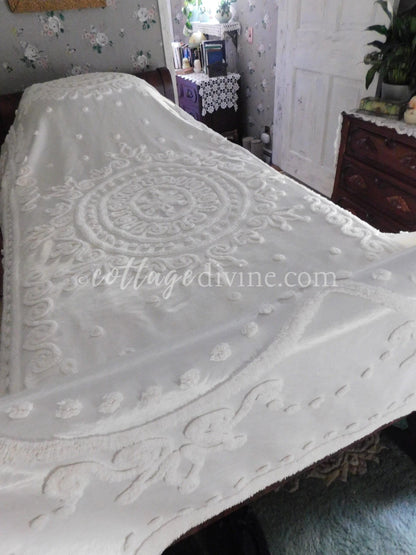 Fabulous Creamy White Satin & Chenille Vintage Bedspread, Twin, Everwear