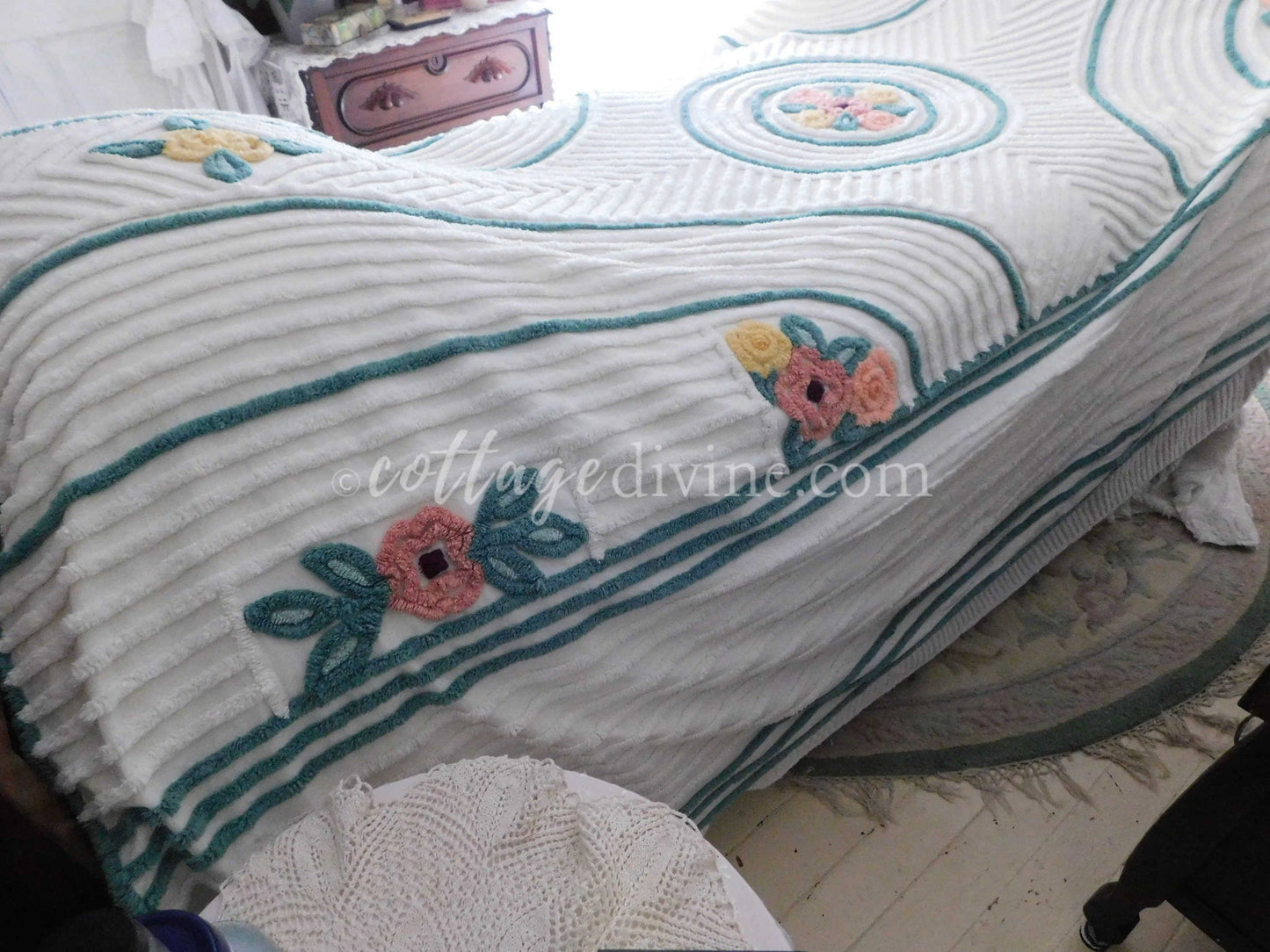 Vintage Cottage Style Bedding 1940s Circle Swirl Floral Chenille Bedspread, FULL, Cotton