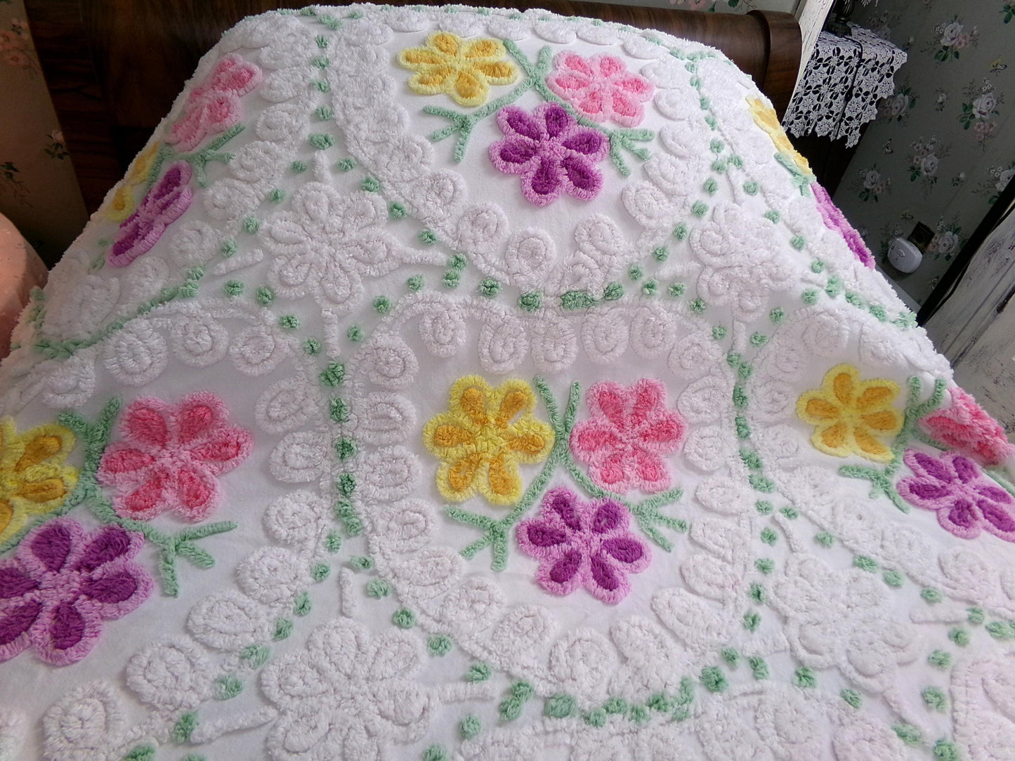 rainbow hearts vintage chenille bedspread, whimsical pink, yellow, lilac flowers w/ swirl accents & dots, white cotton full size bedding