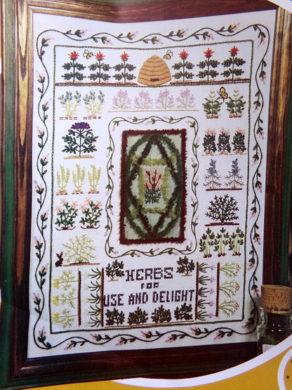 HERB 'N SPICE Garden Sampler Crewel Embroidery Kit, 1977 Vintage Paragon Needlecraft Creative Stitchery #0786