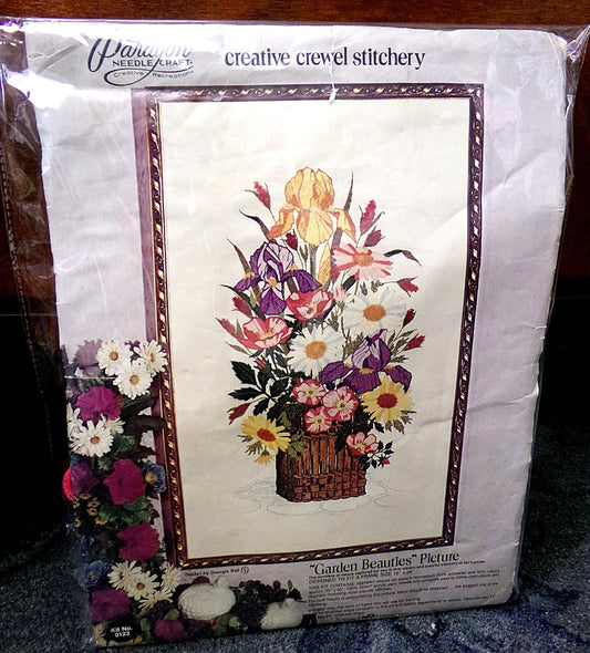 GARDEN BEAUTIES Paragon Crewel Embroidery Kit 0123 Vintage Boho Floral Stitchery