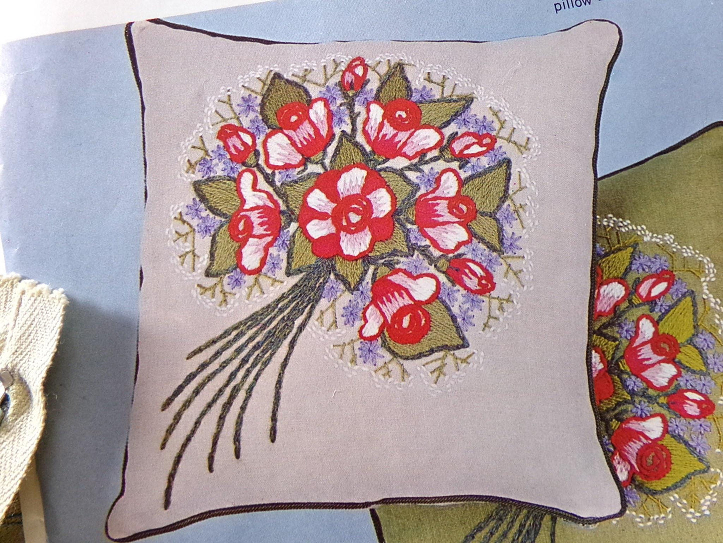 ROSE BOUQUET Pillow Crewel Embroidery Kit, Vintage Paragon Creative Stitchery #0940, Design by Phyllis Hall