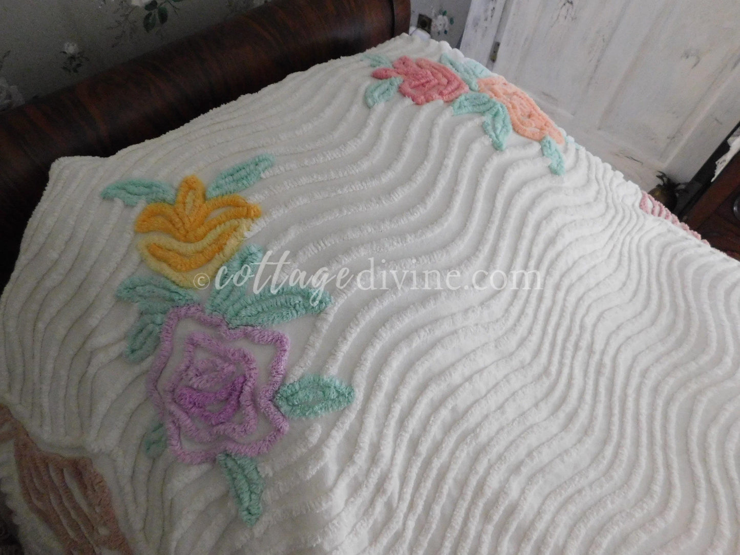 Grandma's Cottage Chic 1950s White Rose Floral Vintage Chenille Bedspread, Full