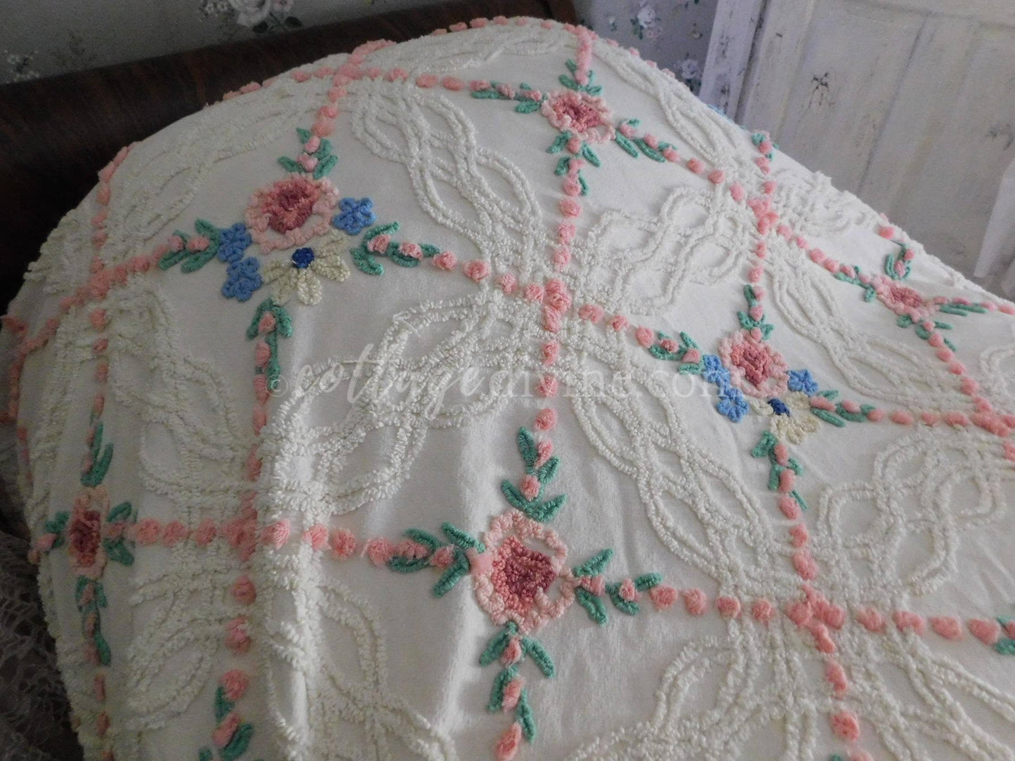 Romantic Cottage Style Chenille Bedspread PINK Rose Daisy Vintage Cabin Crafts Design, Full Size, Lovely Fringe