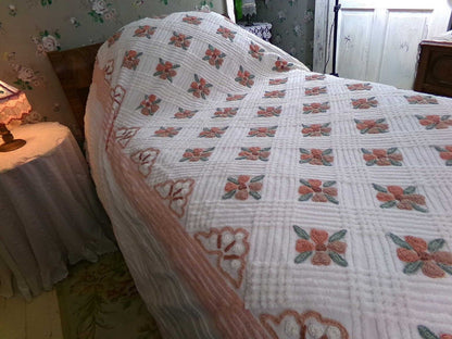 Cottage Life Vintage Chenille Bedspread, Flower Blooms on White Cotton, Full Size