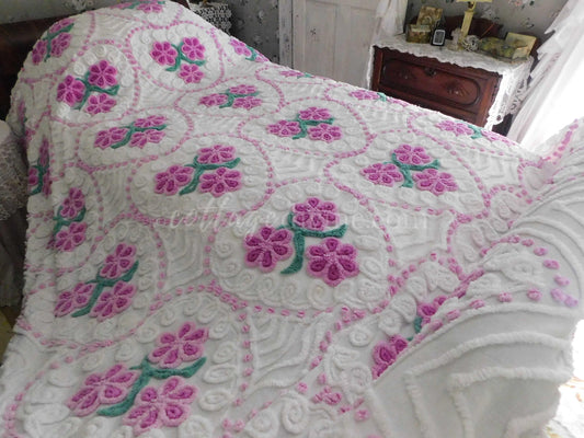 Cottage Style Bedding, Jumbo Hearts, Midcentury Romance Vintage Chenille Bedspread, Full Size