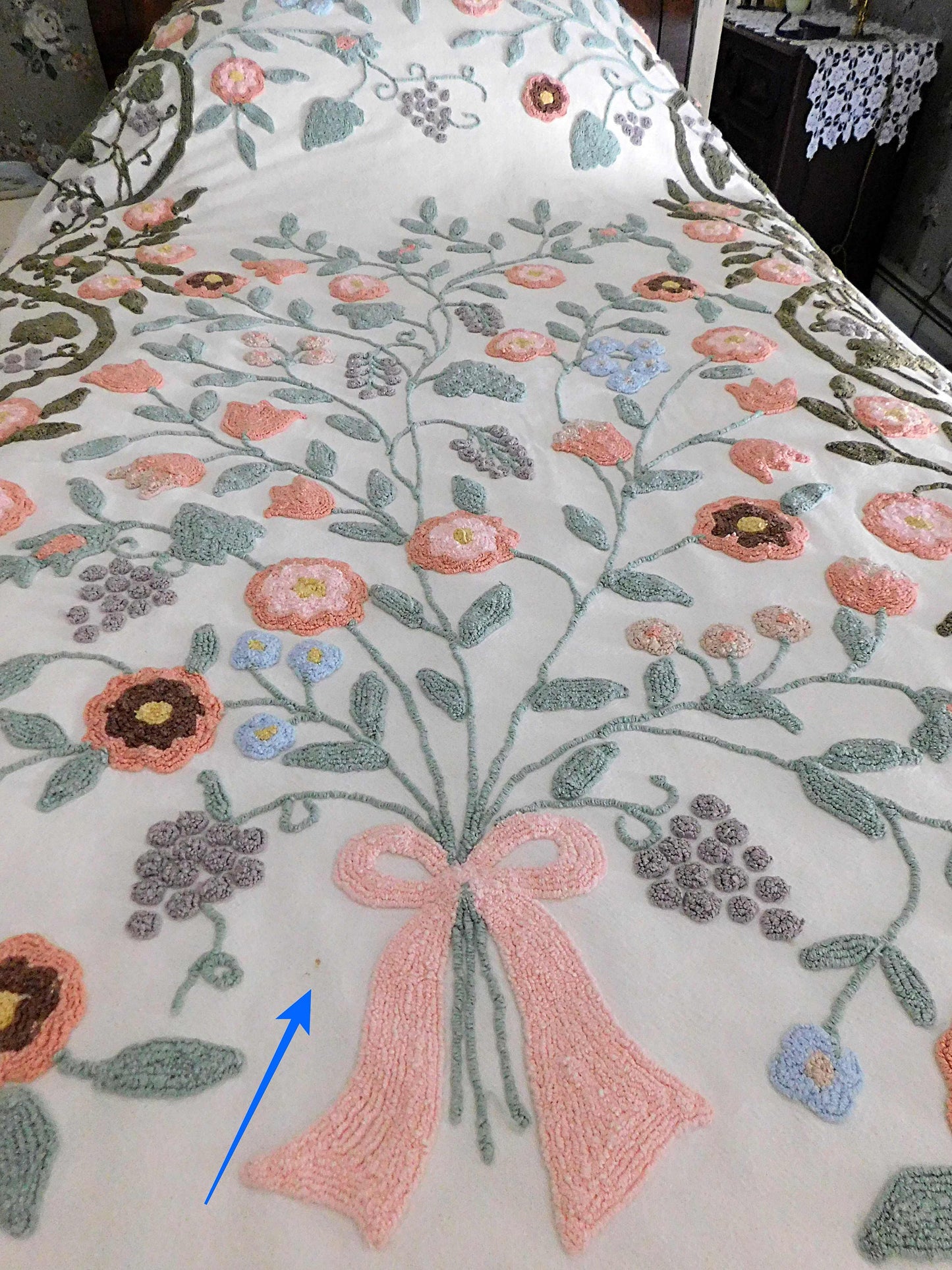 Natural Wildflower Medley Vintage Twin Sized Chenille Bedspread with Accent Fringe, Cabin Crafts Design