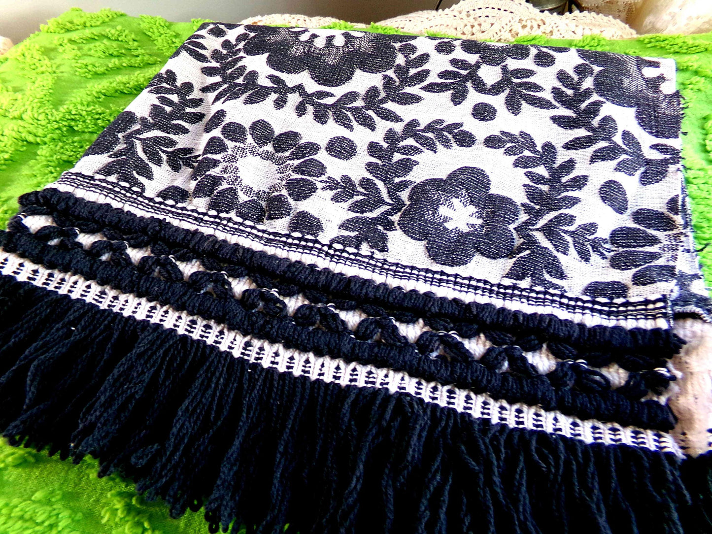 Flower Power MoD DaIsY Vintage Woven Fabric, REVERSIBLE Black & White Hippie Floral, 22" x 18" Piece