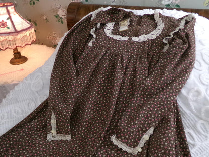 whimsical woodland fairy vintage Gunne Sax dress, cute 1970s prairie style midi brown cotton calico print, XXS