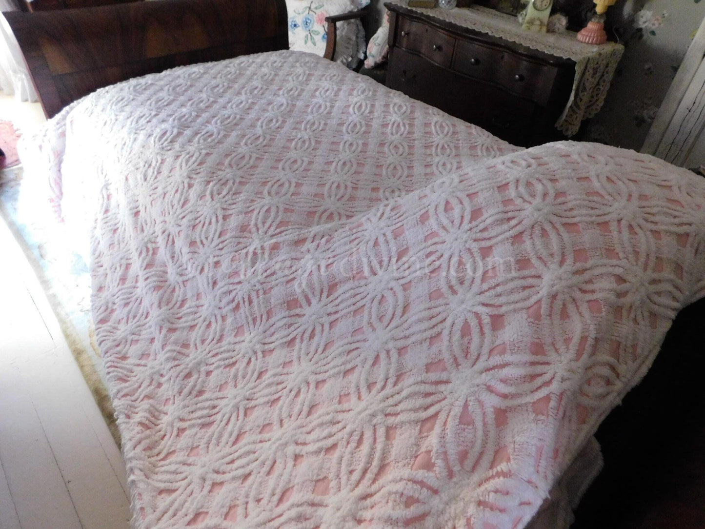 Pretty in Pink Vintage Chenille Bedspread, Classic White Wedding Ring Design, Twin Size