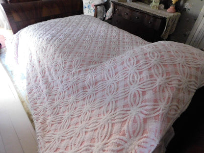 Pretty in Pink Vintage Chenille Bedspread, Classic White Wedding Ring Design, Twin Size