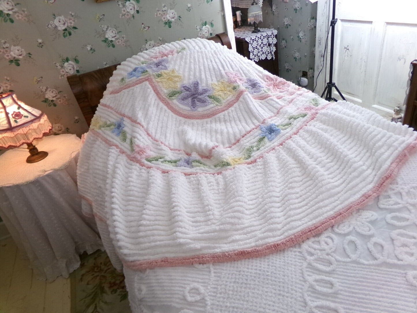 Luxury Floral Vintage White Chenille Bedspread, Boxed & Fitted Design, Full Size