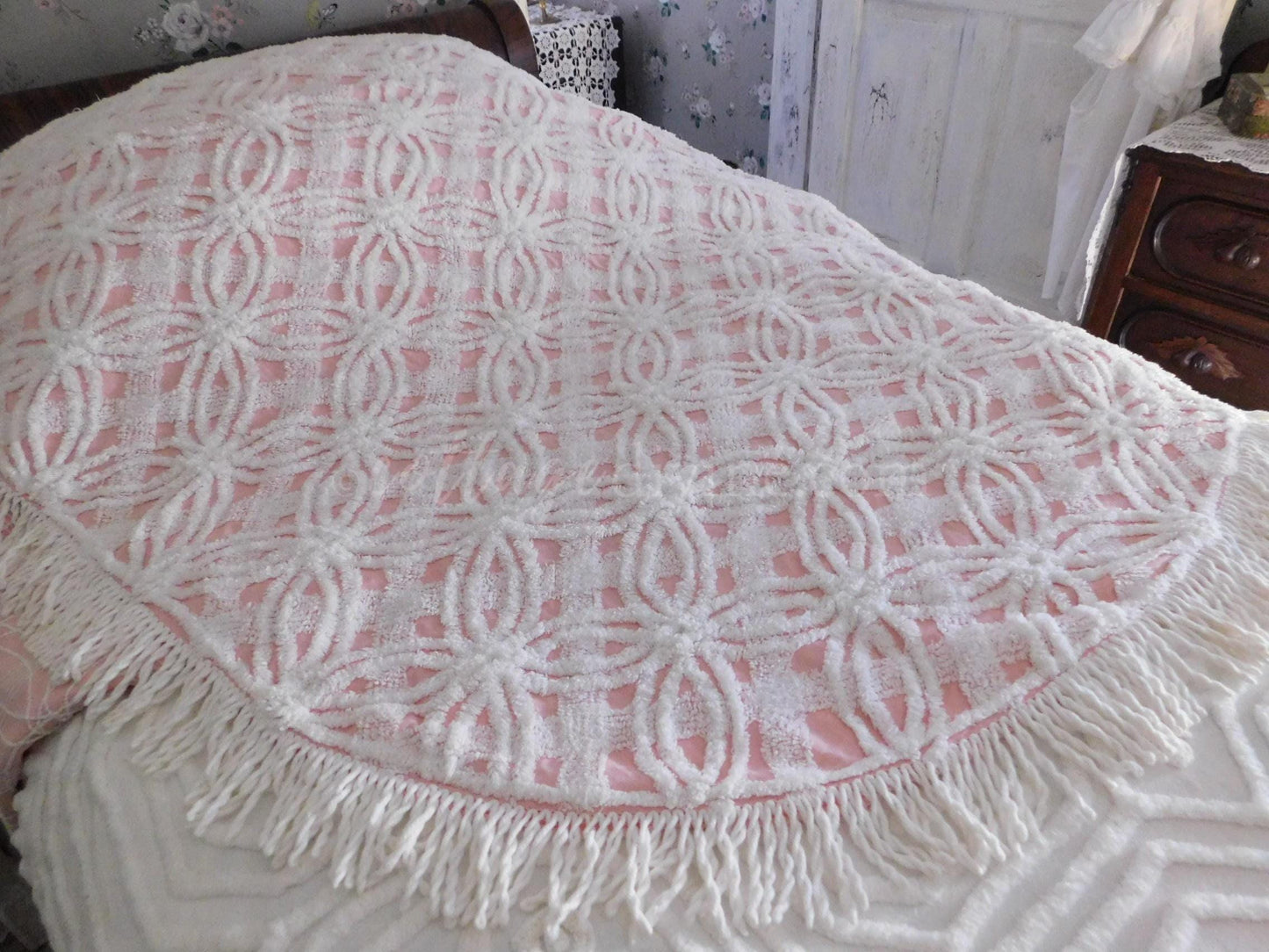 Pretty in Pink Vintage Chenille Bedspread, Classic White Wedding Ring Design, Twin Size