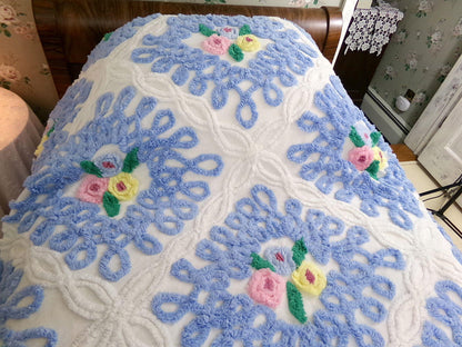 impossibly gorgeous vintage chenille bedspread, sculpted heavy luxury tuft wedding cake floral design w/ fringe, full size cottage bedding