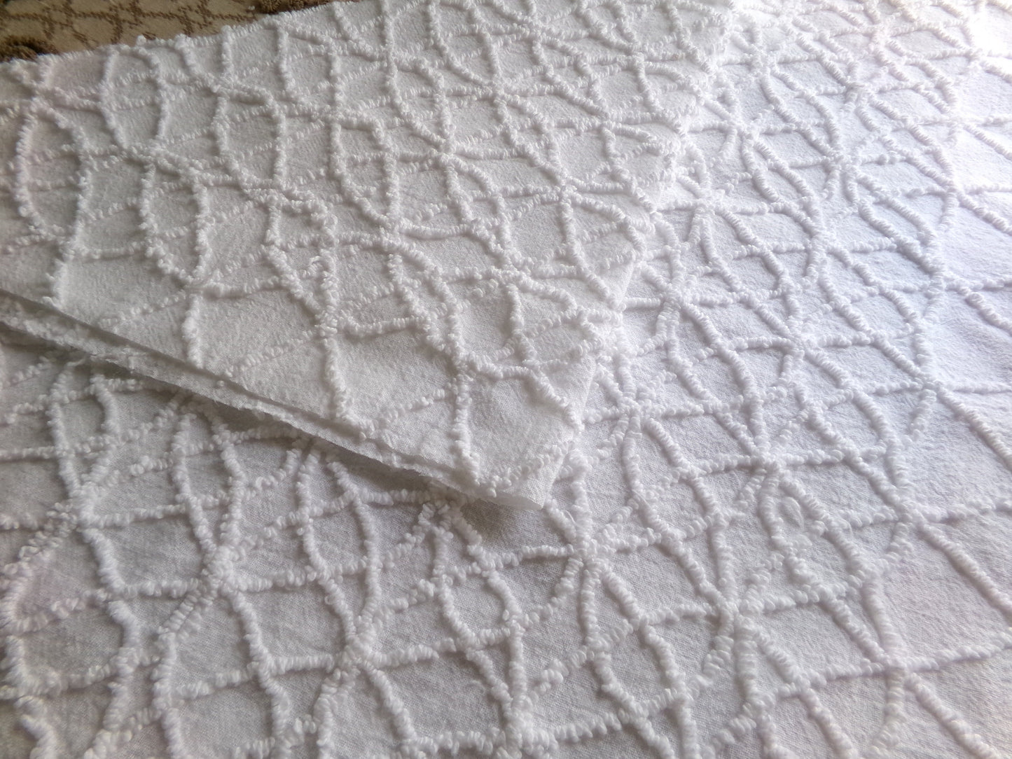 Petite White Eternity Links Vintage Chenille Fabric, 20" x 24" inch Piece, Elegant Lightweight Cotton, Ideal for Handmade Quilts, Crafts