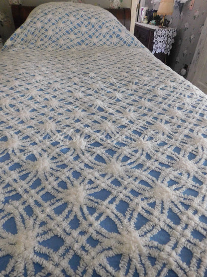 Classic Coastal Cottage Vintage Blue & White Tufted Chenille Bedspread, Twin Size