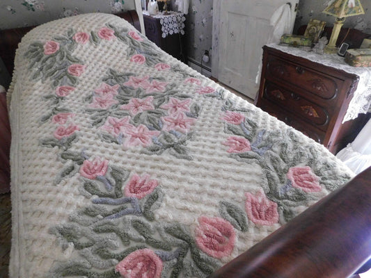 vintage chenille bedspread in a lush garden of pink lilies, buttercream twin size bedding, fitted design with ruffle skirt