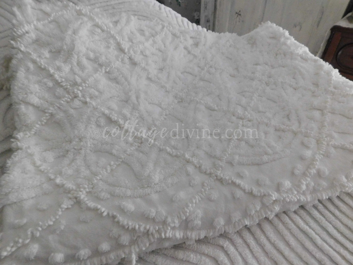 Heavenly White Vintage Chenille Bedspread, Plush Pearl Mop Tufts, Farmhouse Fabulous Bedding