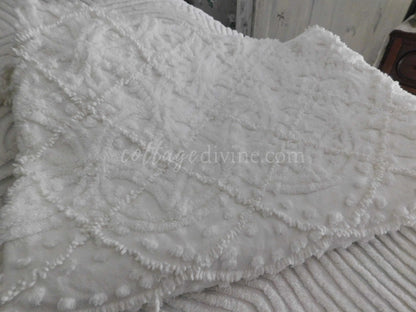 Heavenly White Vintage Chenille Bedspread, Plush Pearl Mop Tufts, Farmhouse Fabulous Bedding