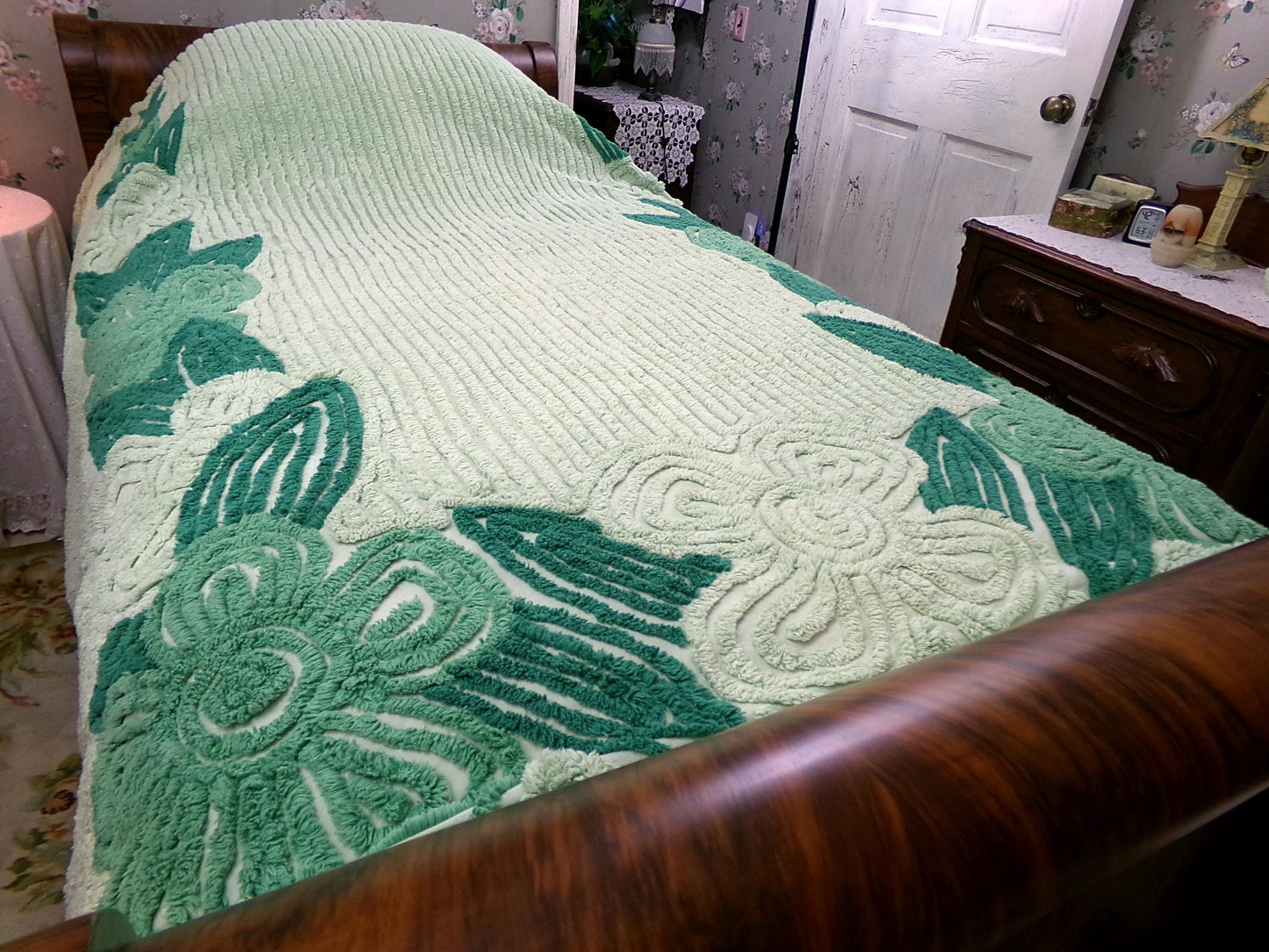 Vintage Heavyweight Chenille Bedspread Hawaiian Tropical Green Hibiscus Flowers, Plush Full Sz