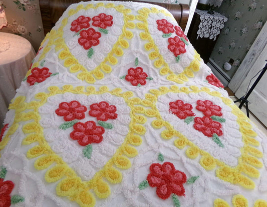 sweetheart vintage chenille bedspread with brilliant hearts, roses & curlicue swirls on white 100% cotton, MCM aesthetic, FULL size bedding
